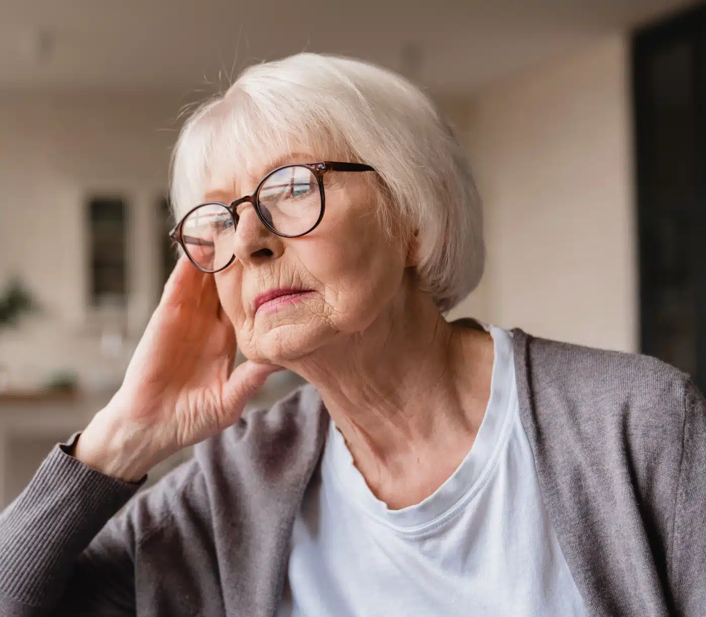 Décollement de rétine : quels signes doivent alerter et comment est-il opéré ?